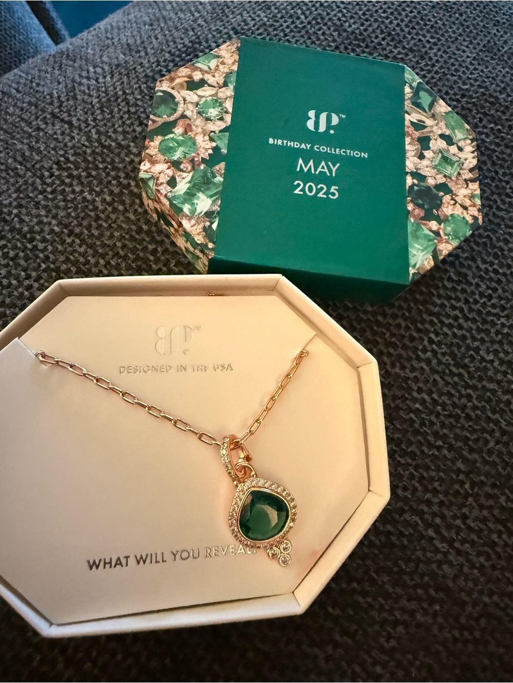 bp May Birthstone Green Pendant Necklace - rose Gold